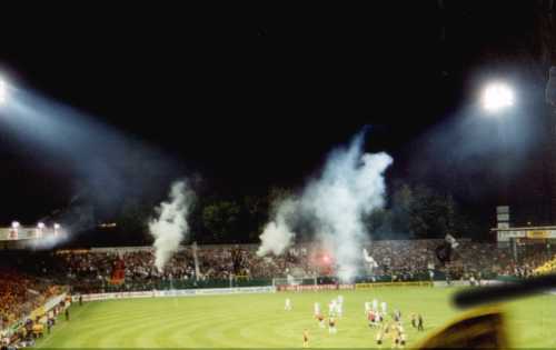 Tivoli - Gladbach-Fans mit Rauch