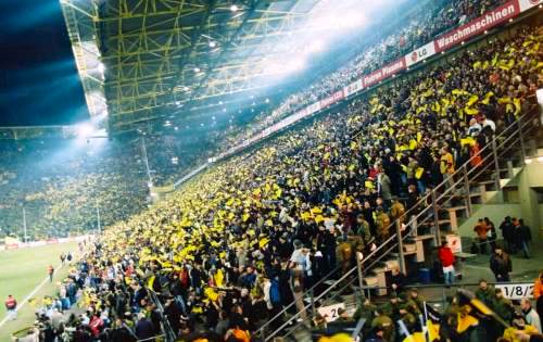 Westfalenstadion - ... und auf die Westtribüne
