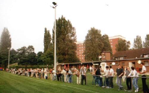 Sportzentrum Hoheluft - Längsseite und Vereinsheim