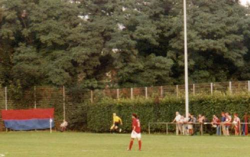 Sportzentrum Hoheluft - Längsseite und Vereinsheim