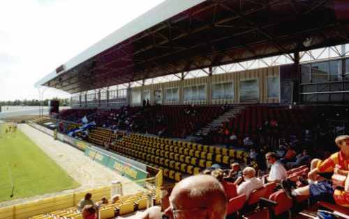 Farum Park - Tribüne mit Kinositzen