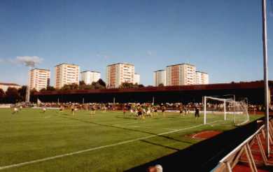 Rambergsvallen - Haupttribüne mit Spielszene