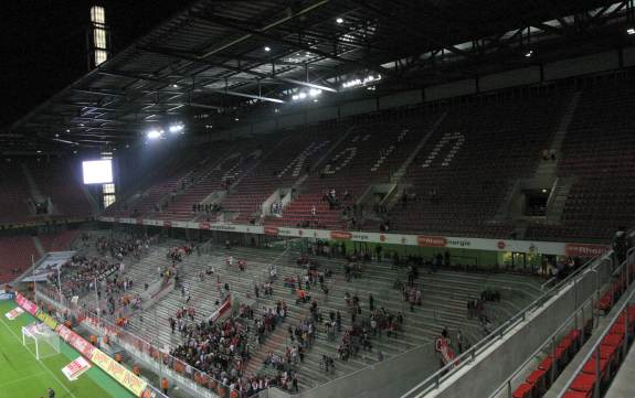 RheinEnergie Stadion - Südtribüne