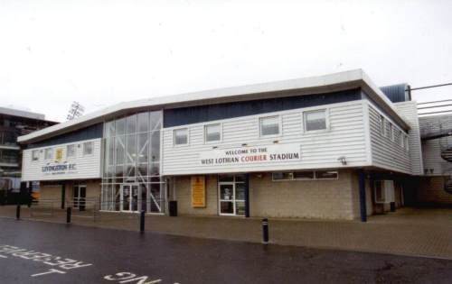 Almondvale Stadium - Außenansicht