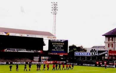 Stade de la Maladiere - Anzeigetafel Begrüßung