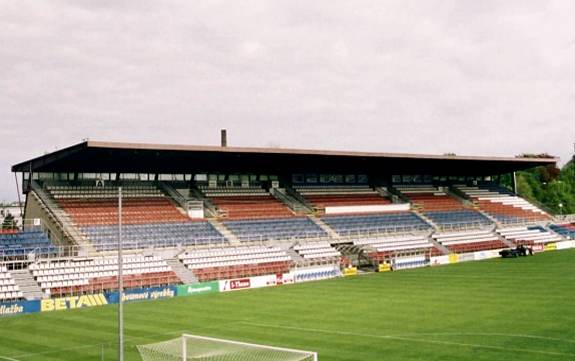 Andruv - Seitentribüne