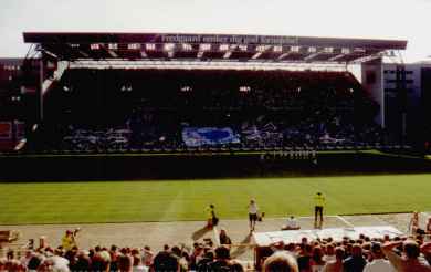 Parken - Fredgaard-Trib&uuml;ne mit FCK-Fans