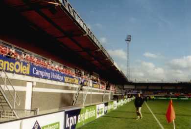 Fast & Goed Stadion - Längsseite