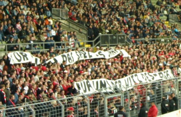 Grotenburgkampfbahn - 'Für Euch das Spiel des Jahres - für uns der Witz des Tages' - mit etwas Fantasie