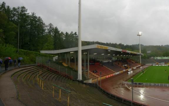 Leimbachstadion - Tribüne