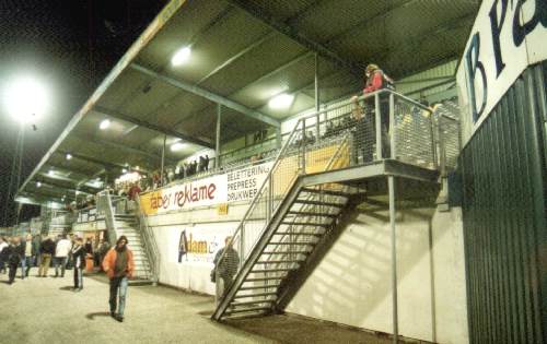 De Langeleegte  - Seitentribüne von Nahem